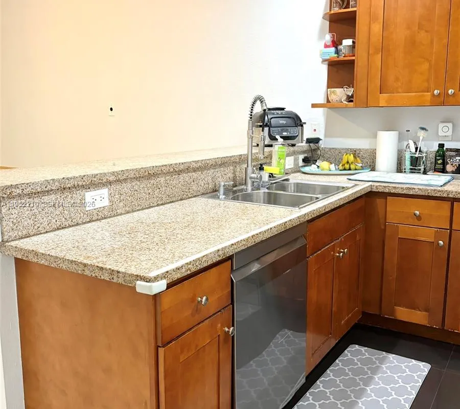 10780 NW 74th Ln, Doral FL 33178