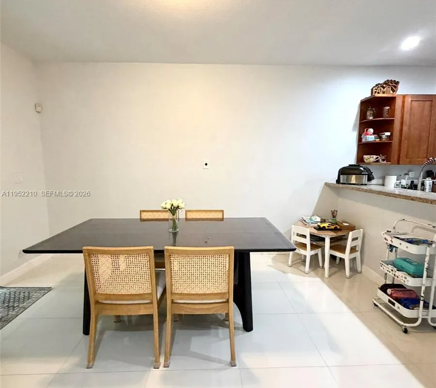 10780 NW 74th Ln, Doral FL 33178