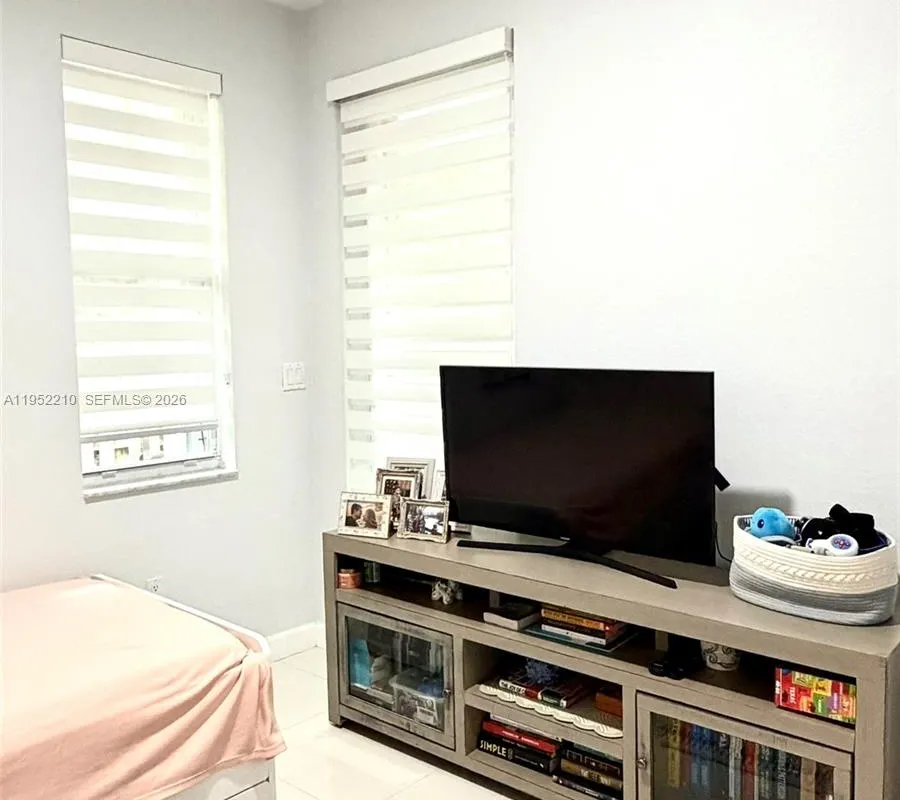 10780 NW 74th Ln, Doral FL 33178