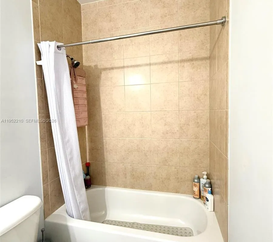 10780 NW 74th Ln, Doral FL 33178