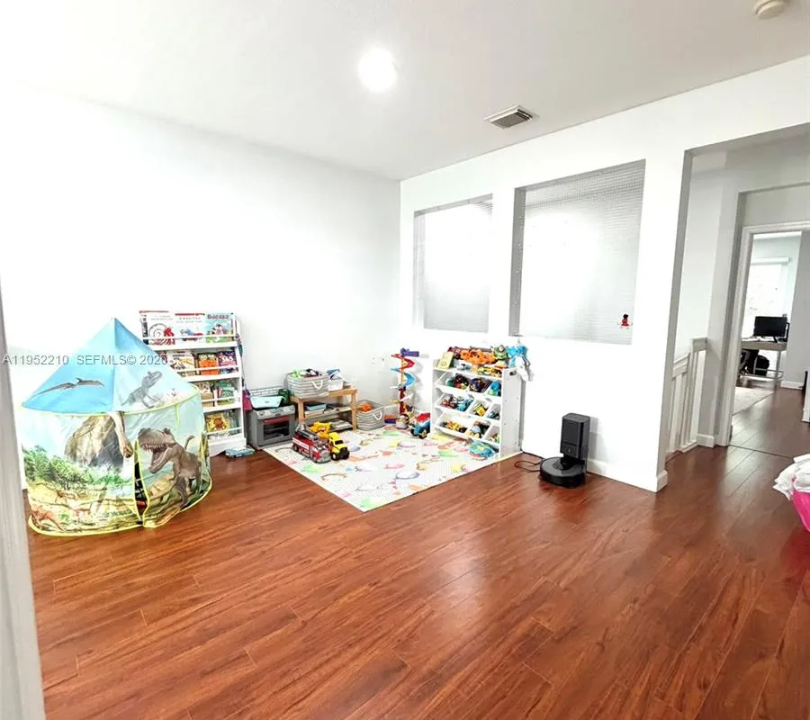 10780 NW 74th Ln, Doral FL 33178