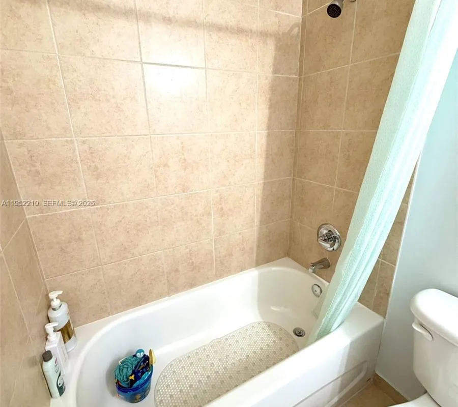 10780 NW 74th Ln, Doral FL 33178