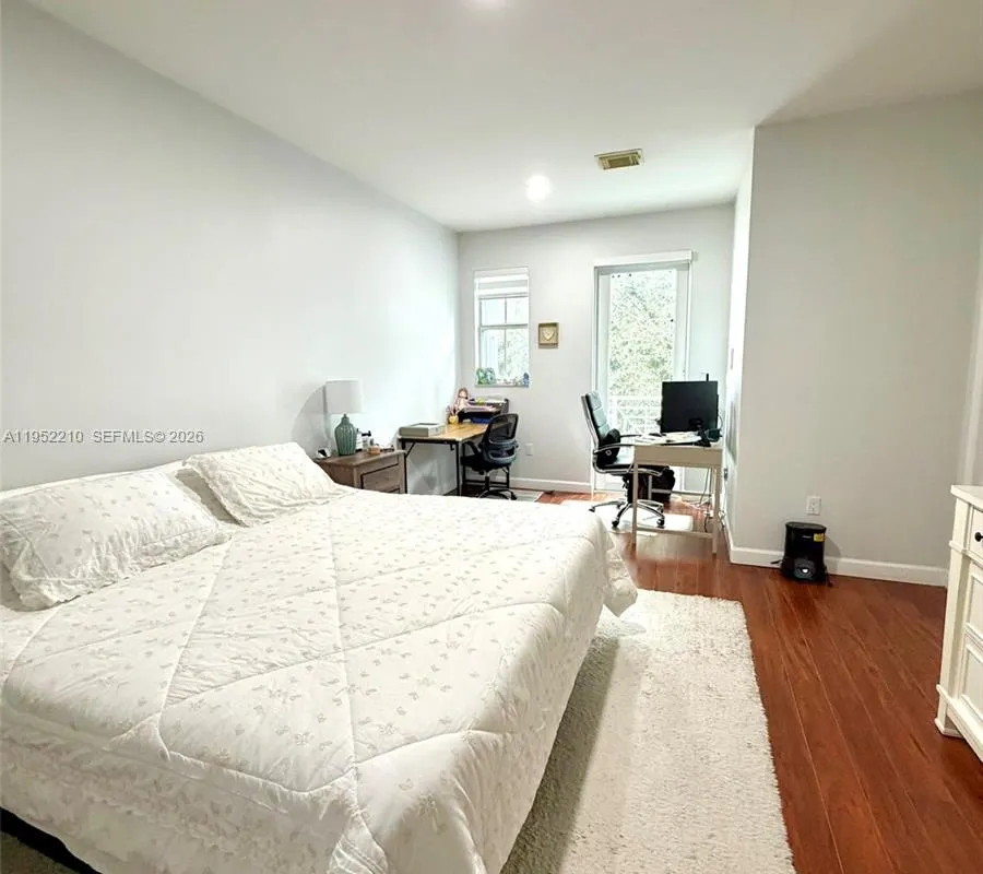 10780 NW 74th Ln, Doral FL 33178