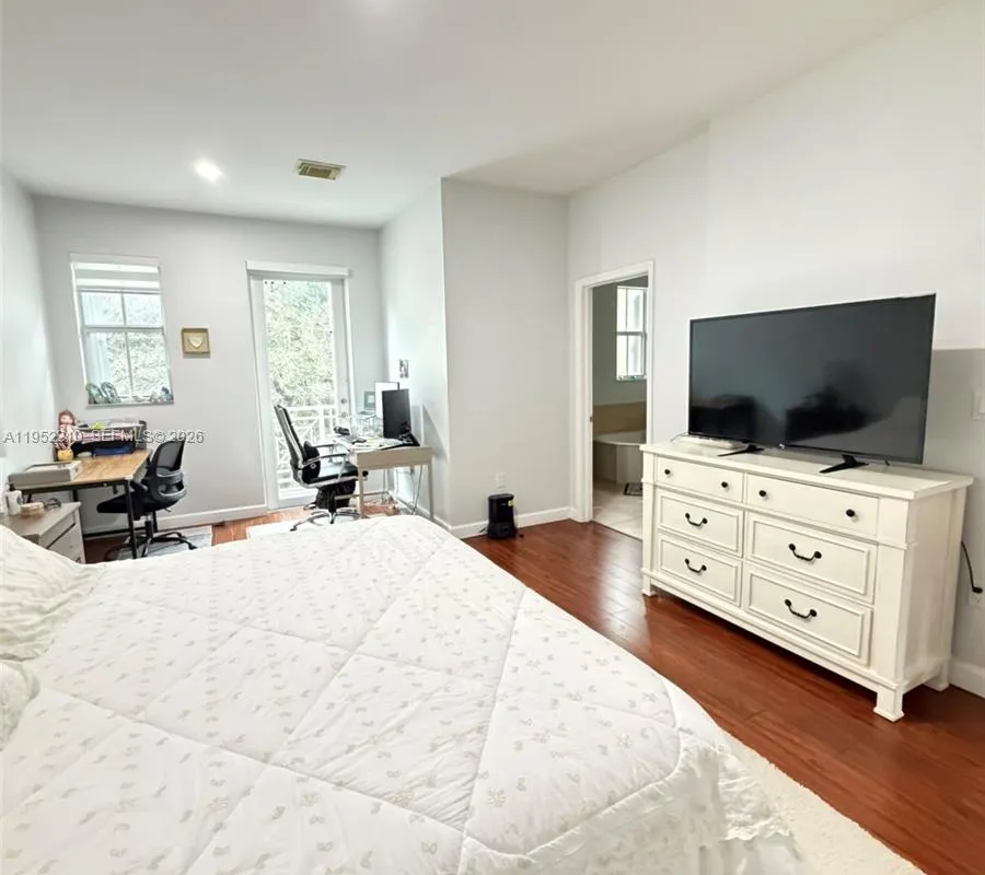 10780 NW 74th Ln, Doral FL 33178