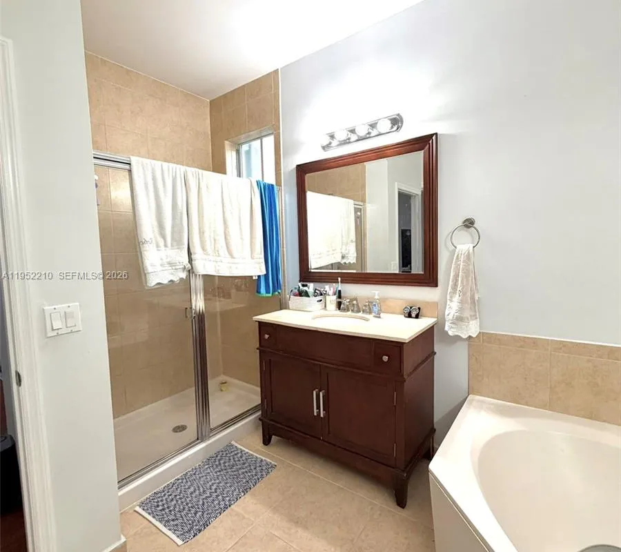 10780 NW 74th Ln, Doral FL 33178