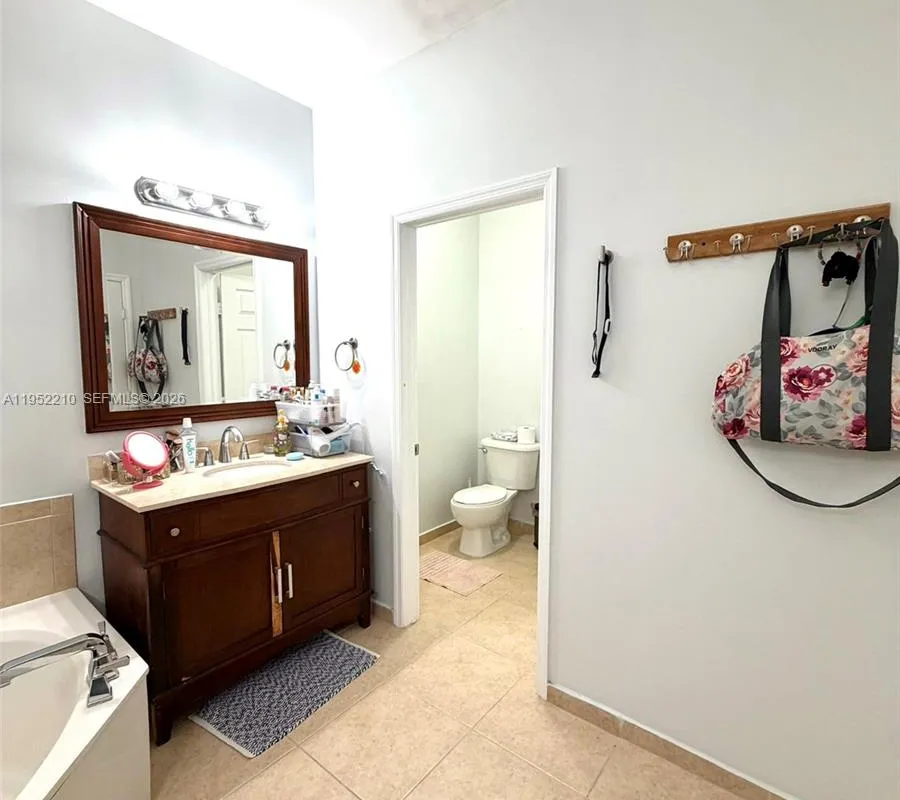 10780 NW 74th Ln, Doral FL 33178