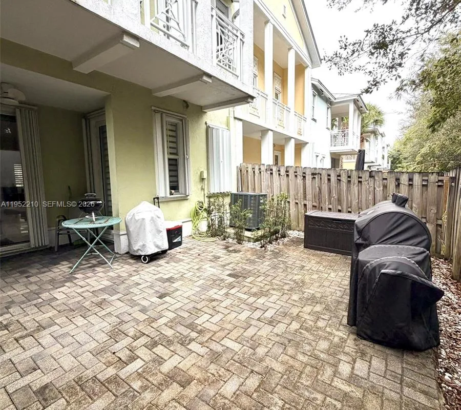 10780 NW 74th Ln, Doral FL 33178