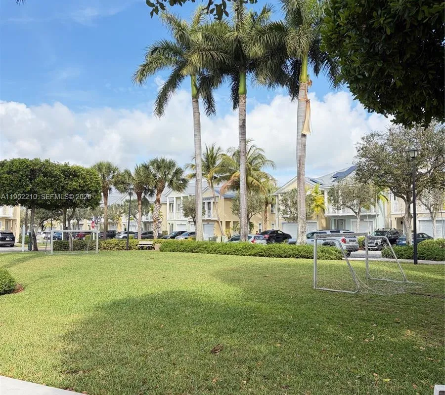 10780 NW 74th Ln, Doral FL 33178