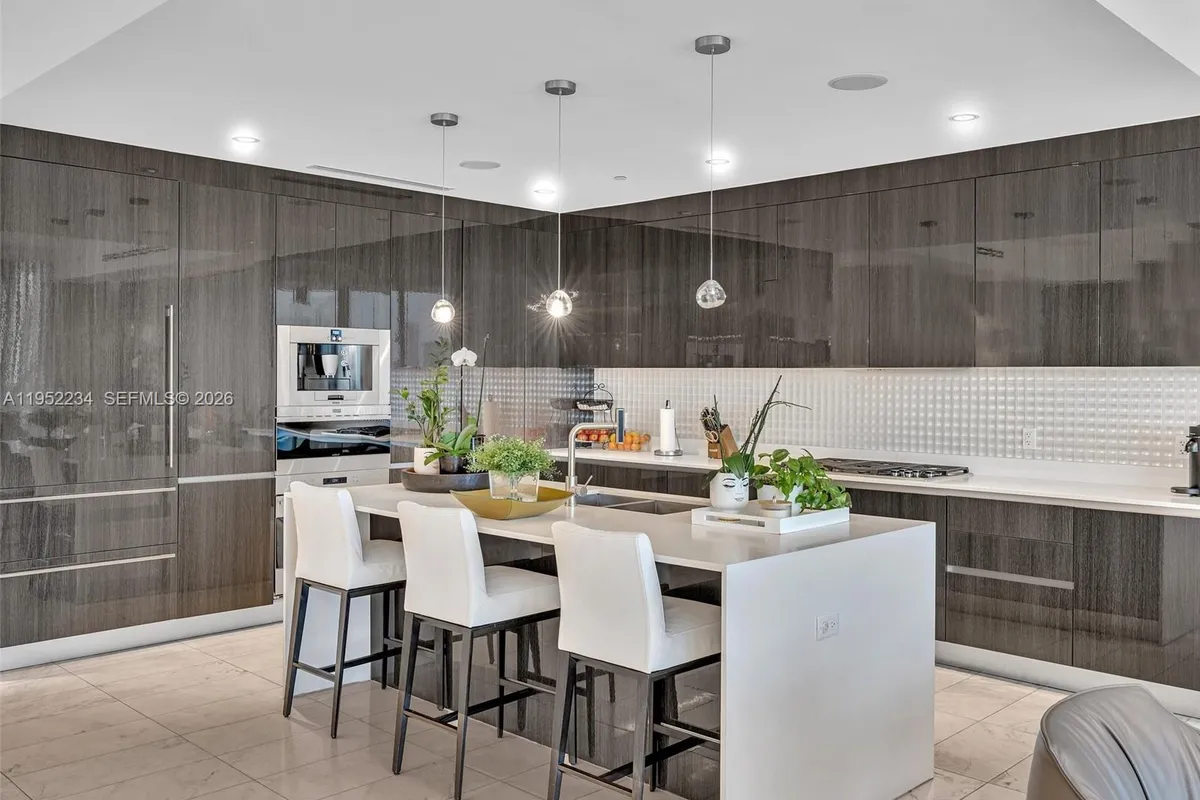 3300 NE 188th St # 718, Aventura FL 33180