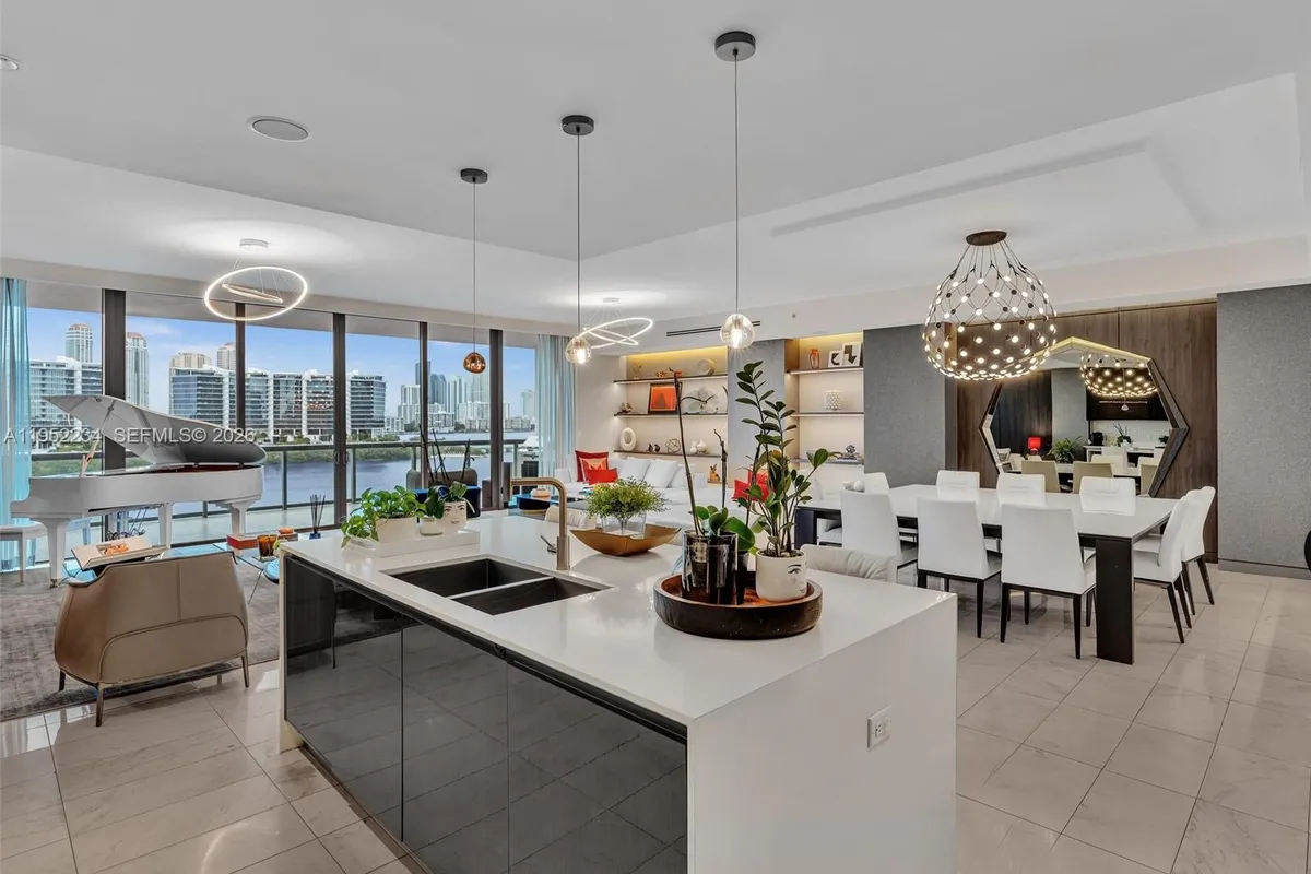 3300 NE 188th St # 718, Aventura FL 33180