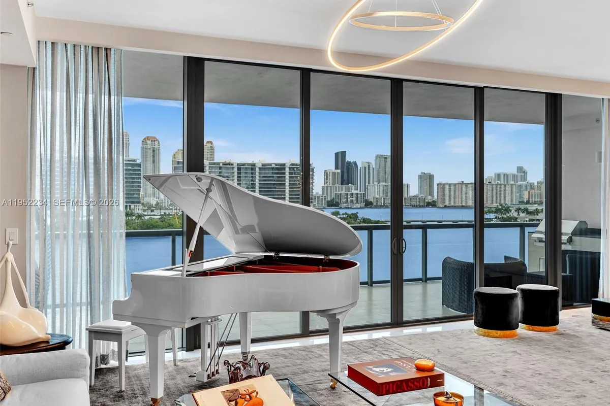 3300 NE 188th St # 718, Aventura FL 33180