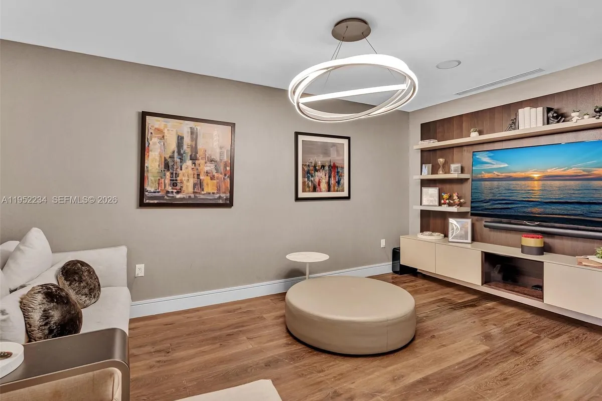 3300 NE 188th St # 718, Aventura FL 33180