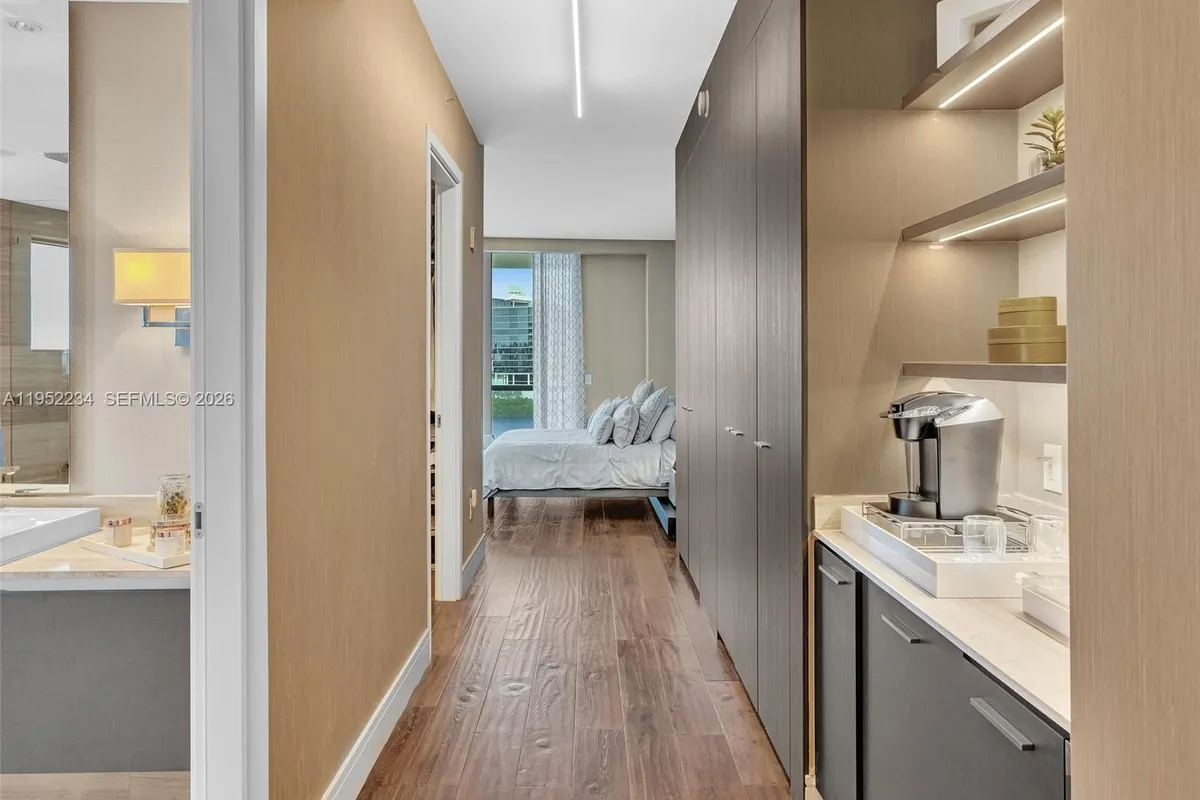 3300 NE 188th St # 718, Aventura FL 33180