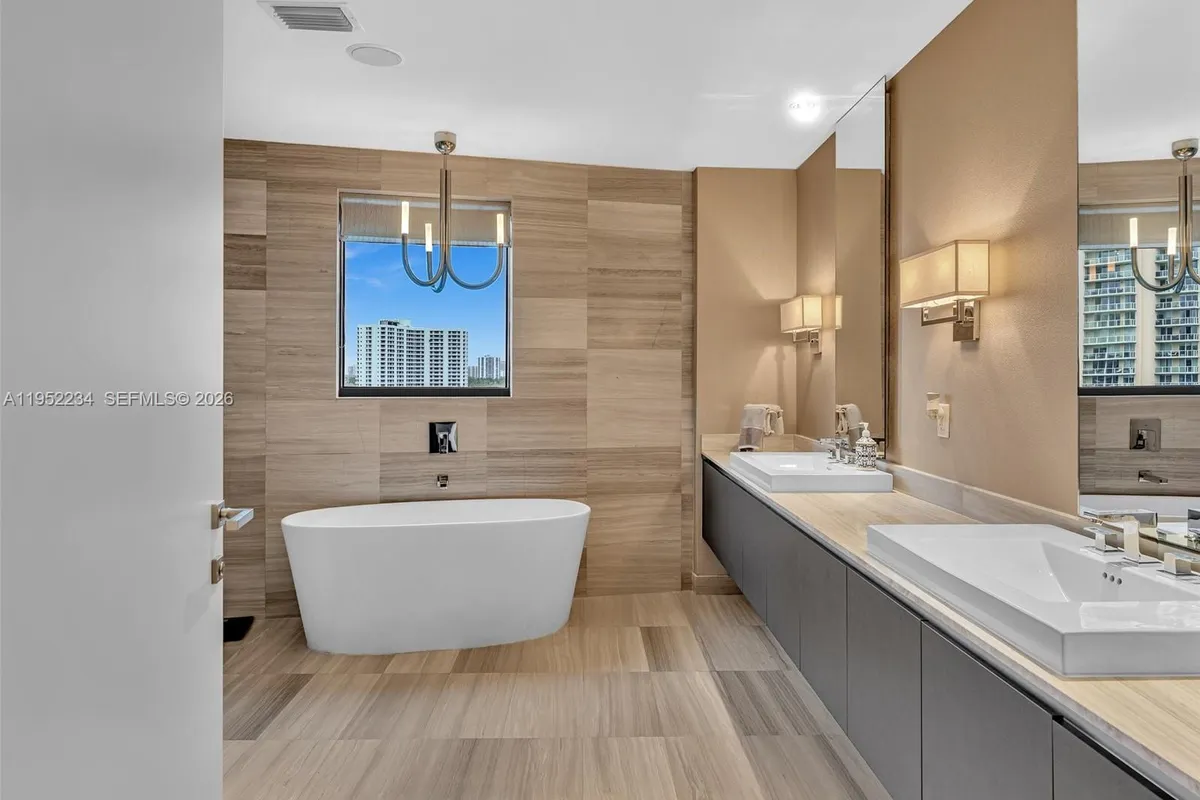 3300 NE 188th St # 718, Aventura FL 33180