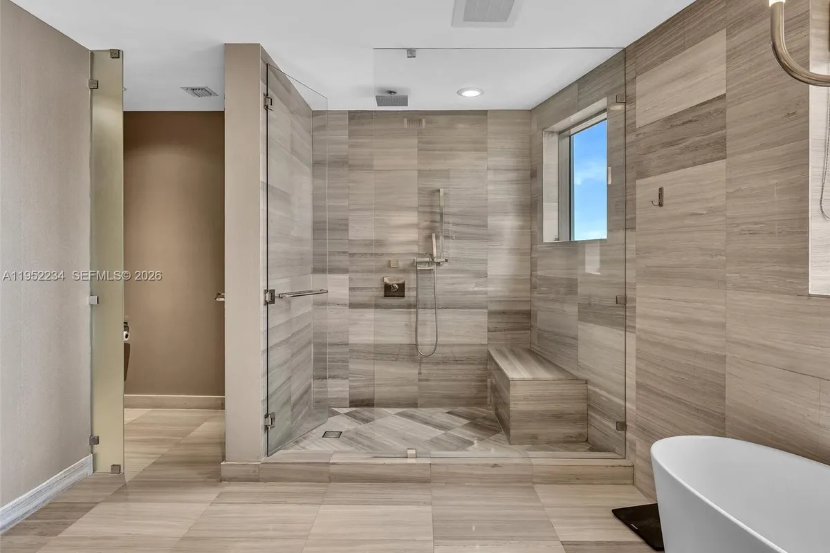 3300 NE 188th St # 718, Aventura FL 33180