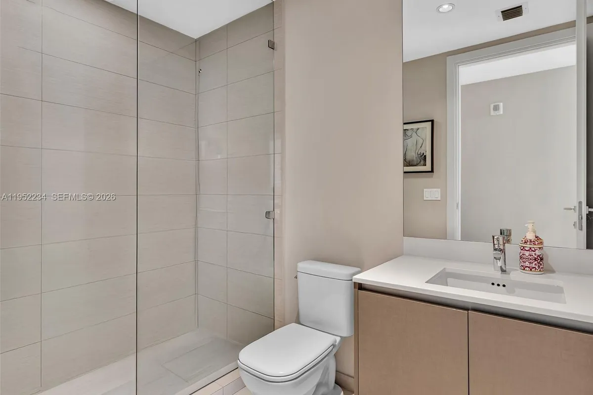 3300 NE 188th St # 718, Aventura FL 33180