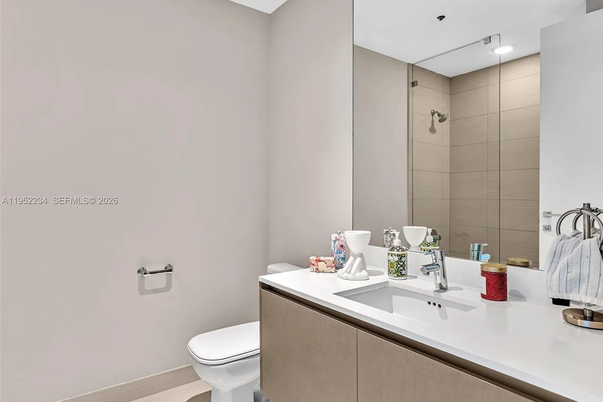 3300 NE 188th St # 718, Aventura FL 33180