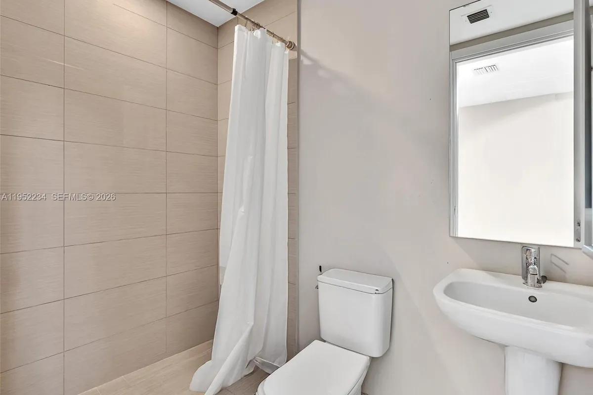 3300 NE 188th St # 718, Aventura FL 33180