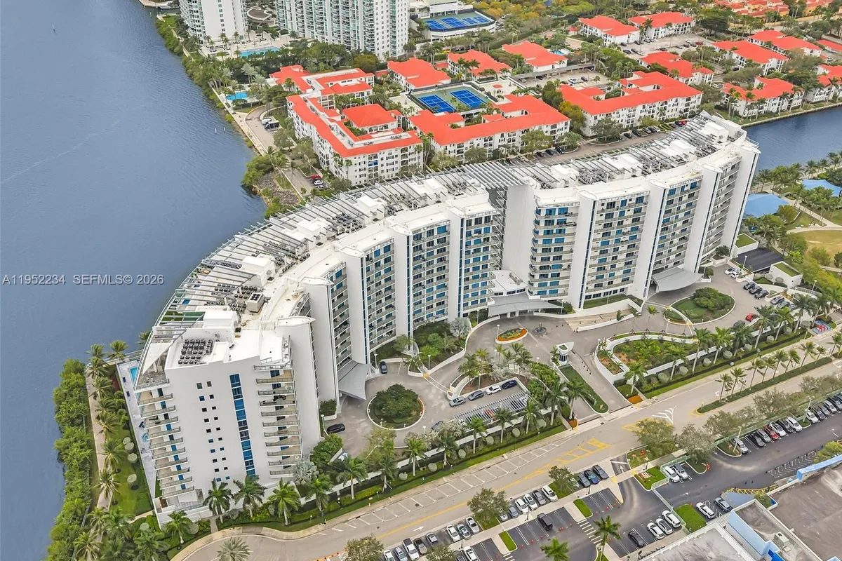 3300 NE 188th St # 718, Aventura FL 33180