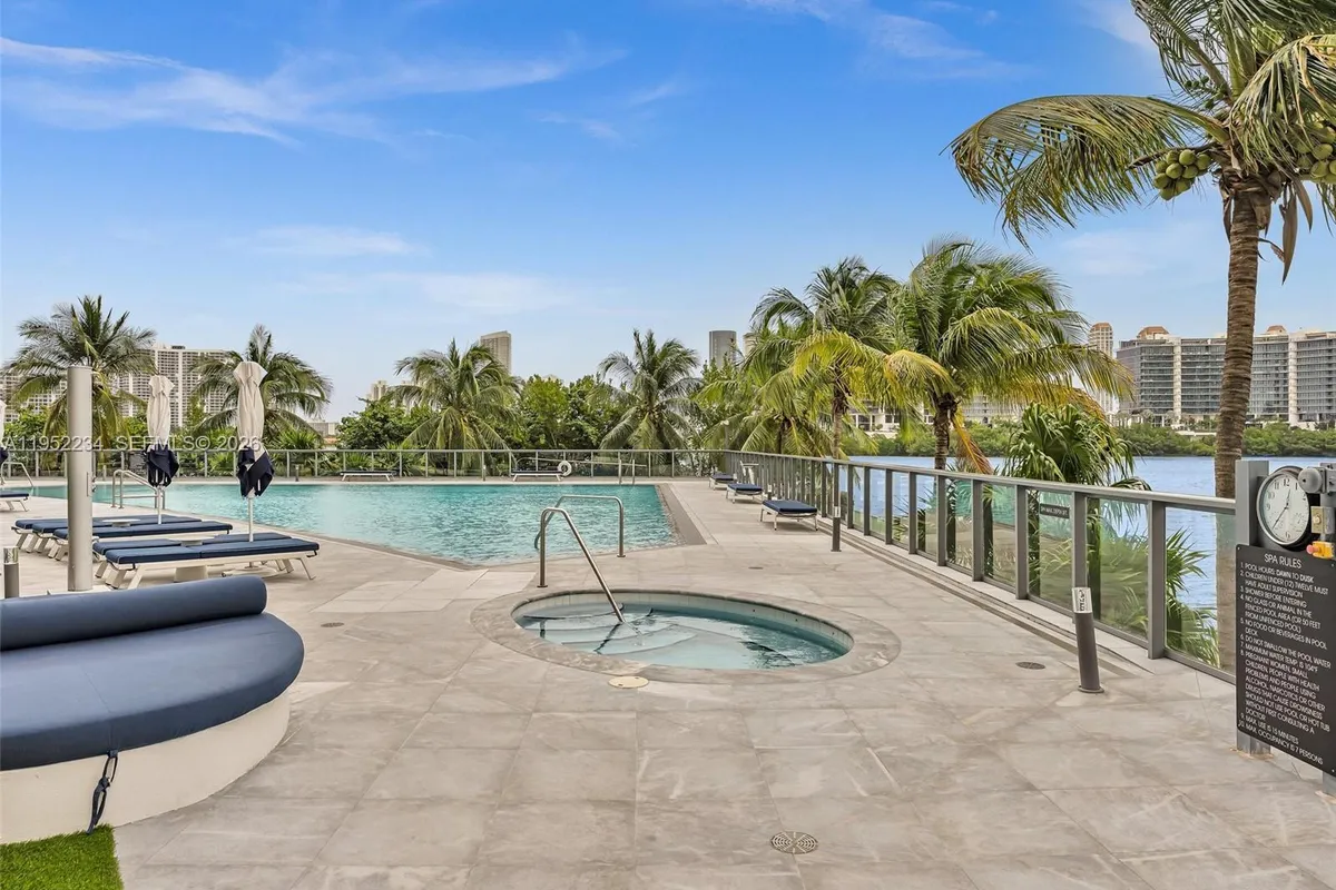 3300 NE 188th St # 718, Aventura FL 33180