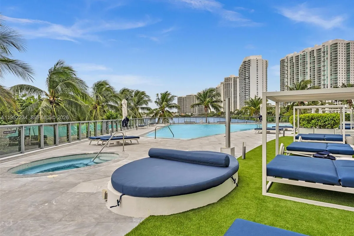 3300 NE 188th St # 718, Aventura FL 33180