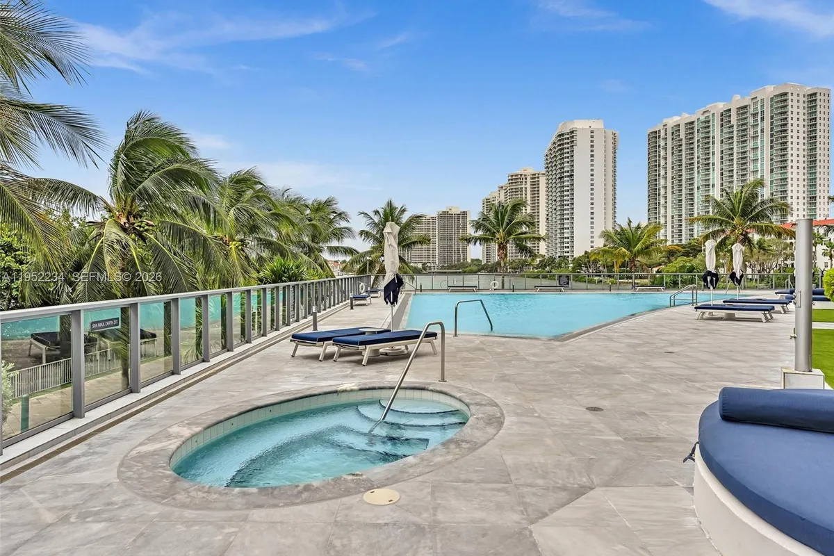 3300 NE 188th St # 718, Aventura FL 33180