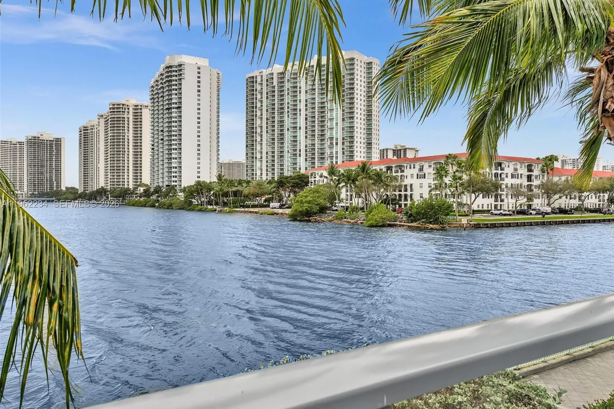 3300 NE 188th St # 718, Aventura FL 33180