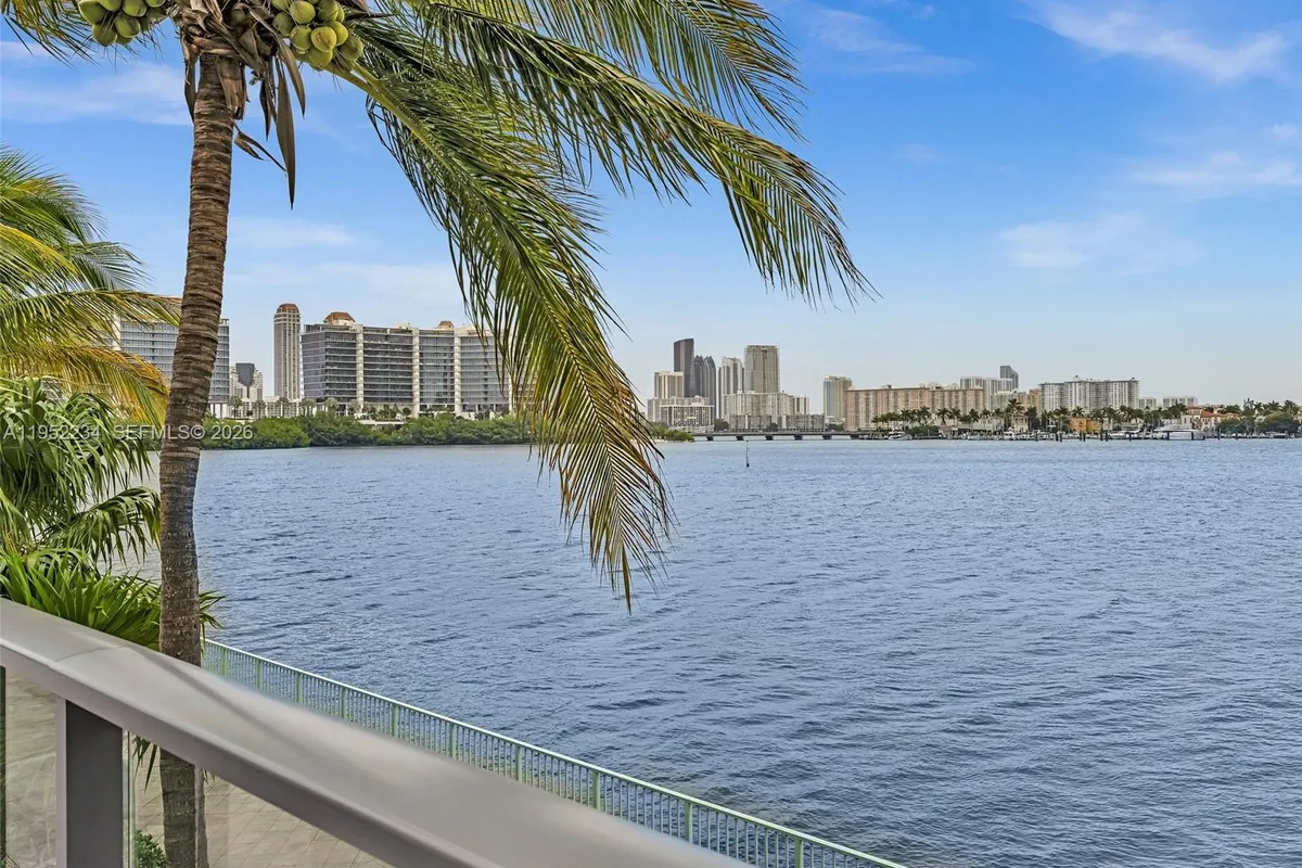 3300 NE 188th St # 718, Aventura FL 33180