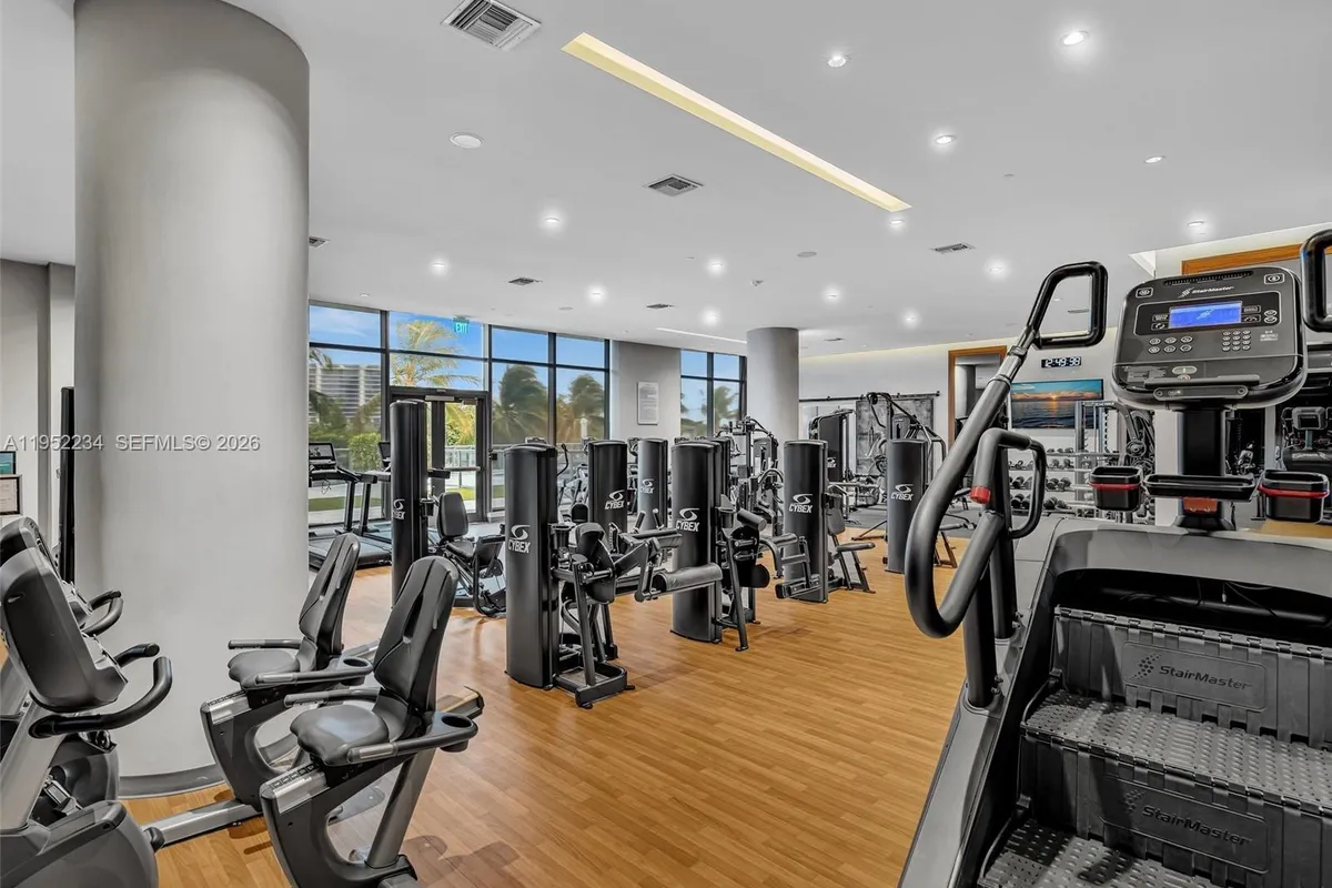 3300 NE 188th St # 718, Aventura FL 33180