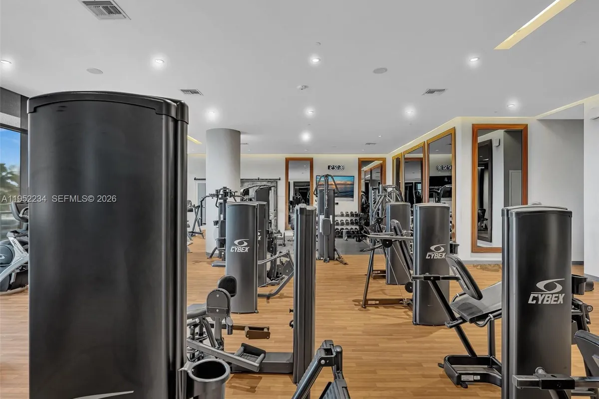 3300 NE 188th St # 718, Aventura FL 33180