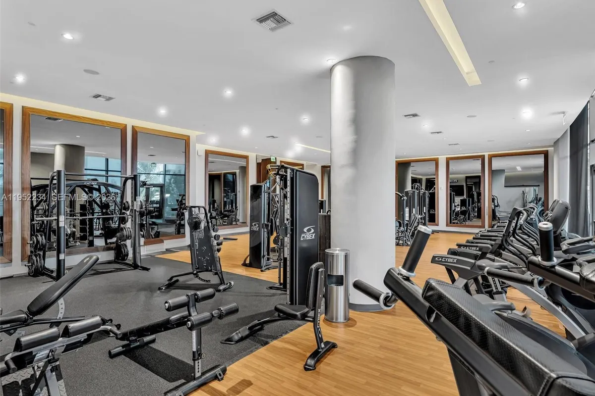 3300 NE 188th St # 718, Aventura FL 33180