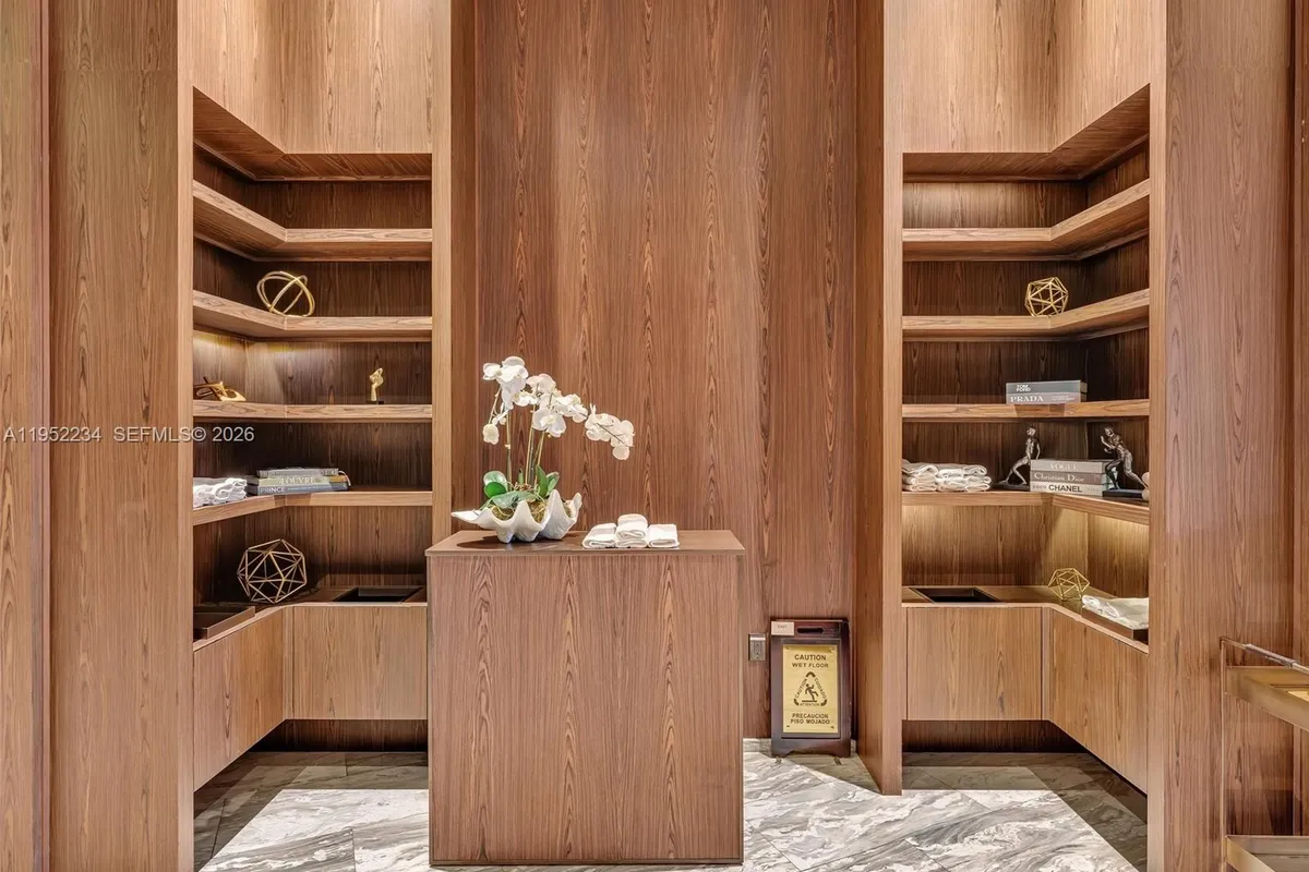 3300 NE 188th St # 718, Aventura FL 33180