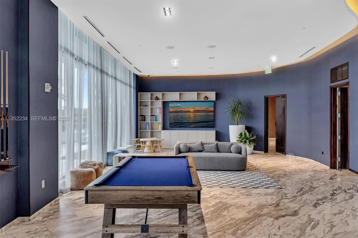 3300 NE 188th St # 718, Aventura FL 33180