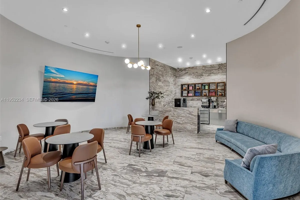 3300 NE 188th St # 718, Aventura FL 33180