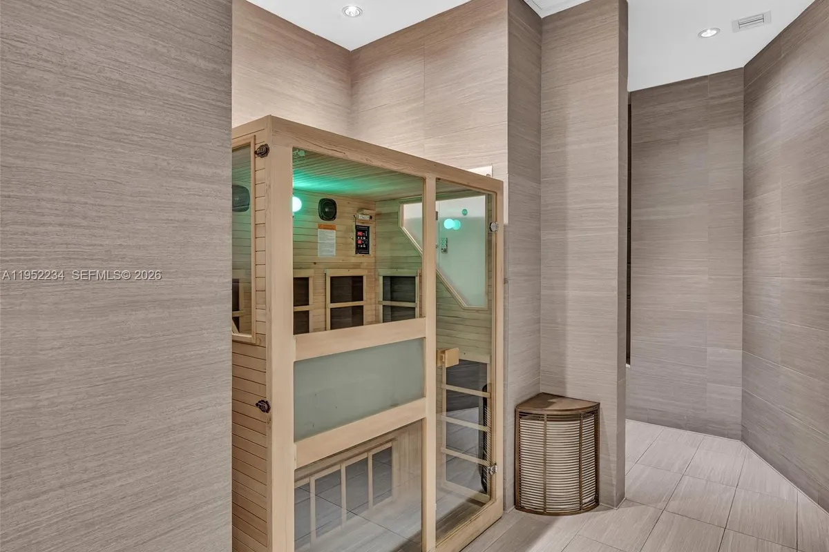 3300 NE 188th St # 718, Aventura FL 33180