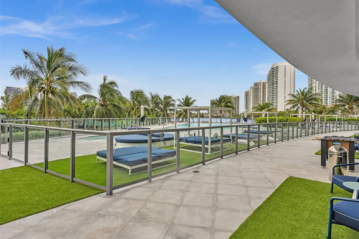 3300 NE 188th St # 718, Aventura FL 33180