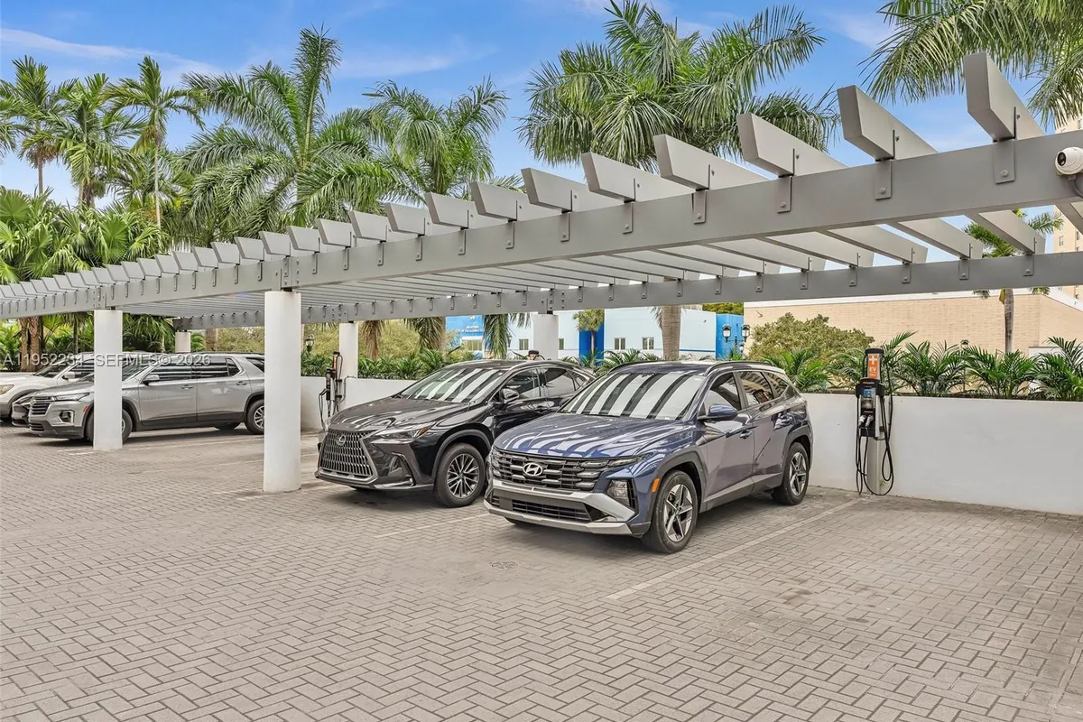 3300 NE 188th St # 718, Aventura FL 33180