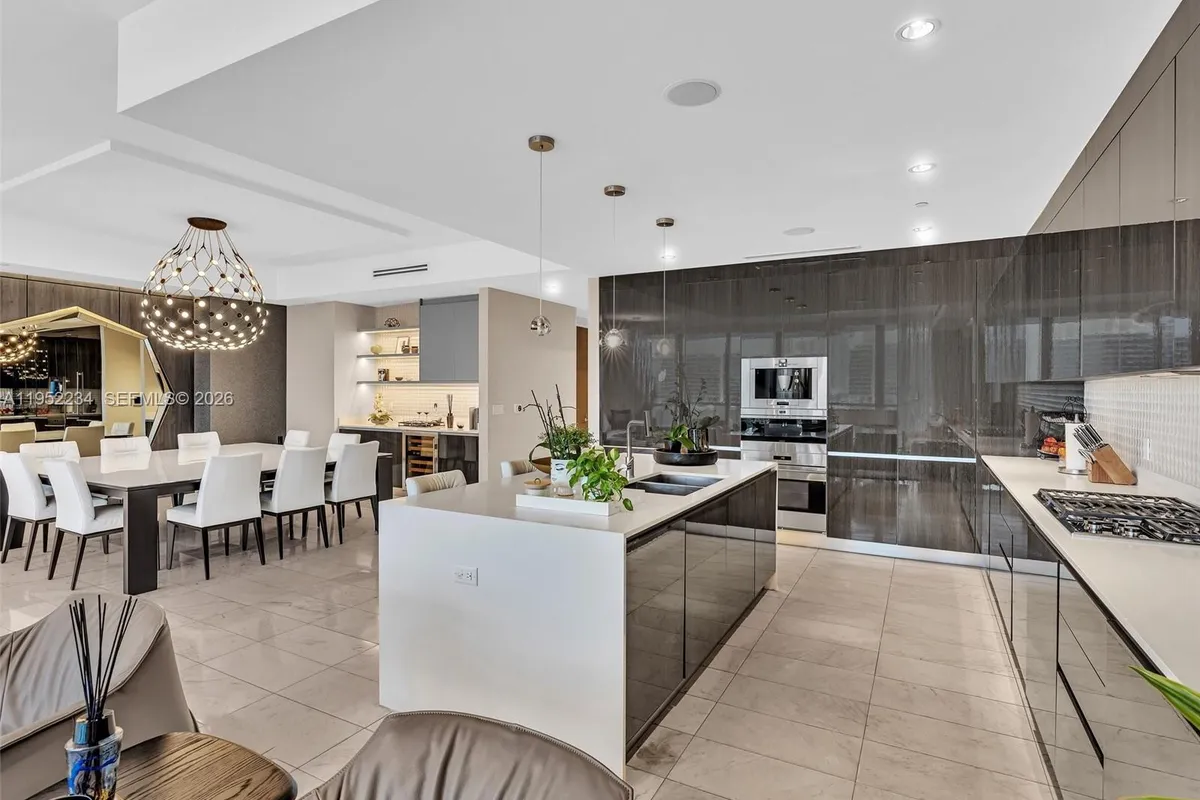 3300 NE 188th St # 718, Aventura FL 33180