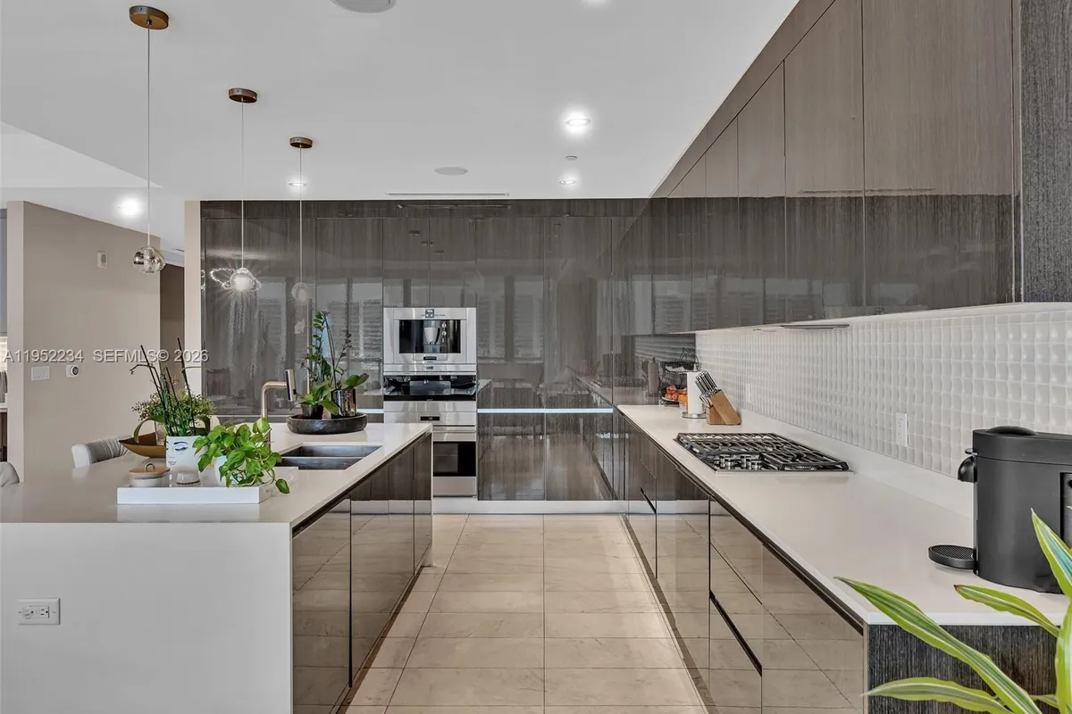 3300 NE 188th St # 718, Aventura FL 33180