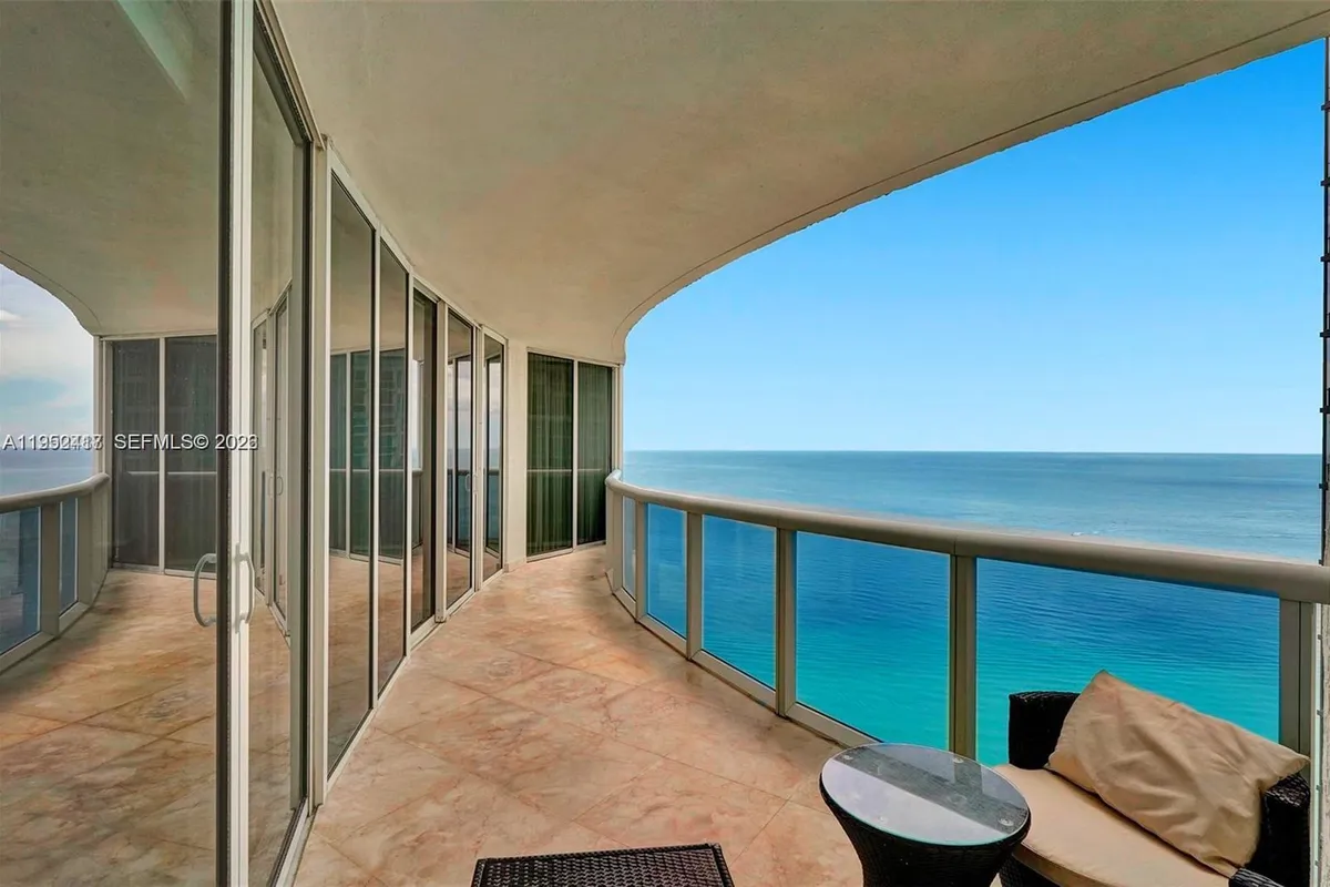 17201 Collins Ave+DEN # 1403, Sunny Isles Beach FL 33160