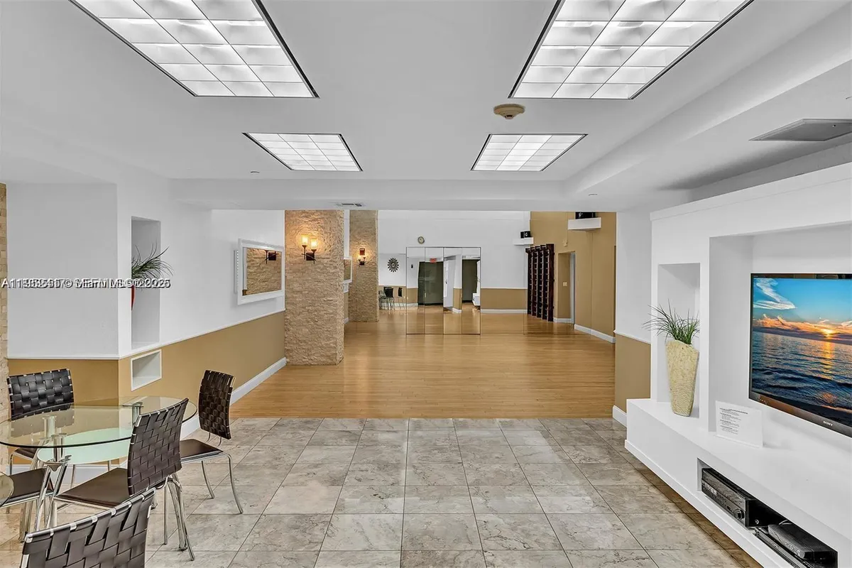 17201 Collins Ave+DEN # 1403, Sunny Isles Beach FL 33160