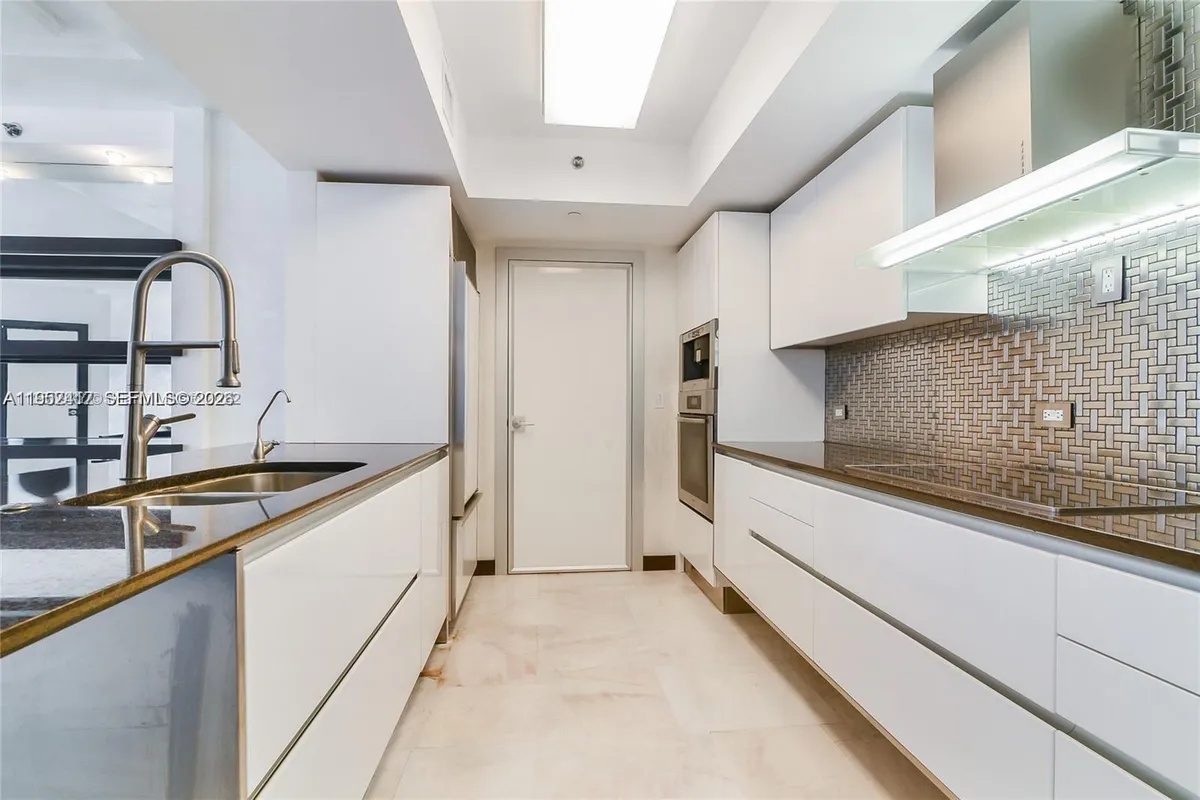 17201 Collins Ave+DEN # 1403, Sunny Isles Beach FL 33160