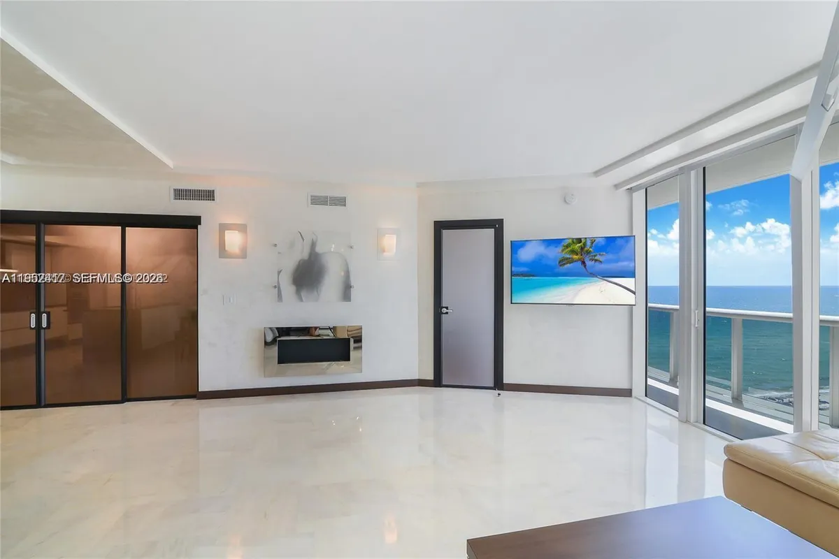 17201 Collins Ave+DEN # 1403, Sunny Isles Beach FL 33160