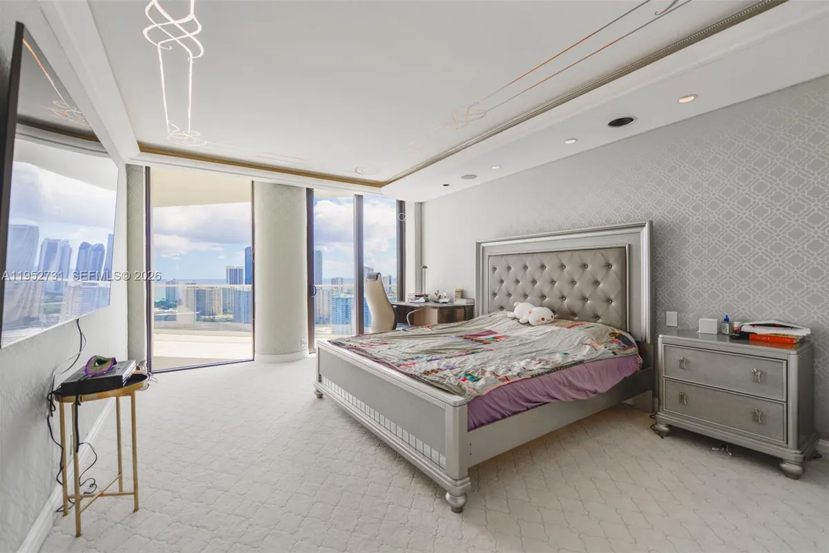 2800 Island Blvd, Aventura FL 33160