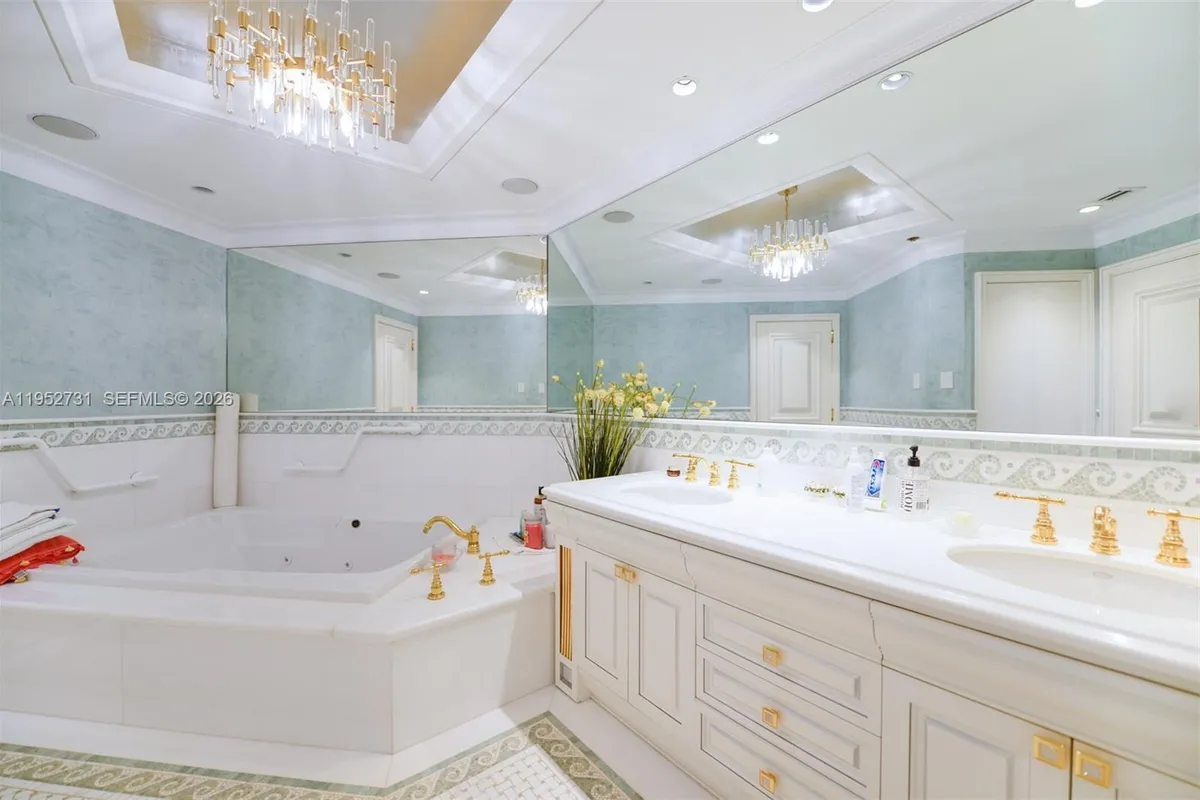 2800 Island Blvd, Aventura FL 33160