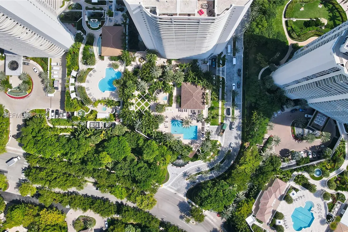 2800 Island Blvd, Aventura FL 33160