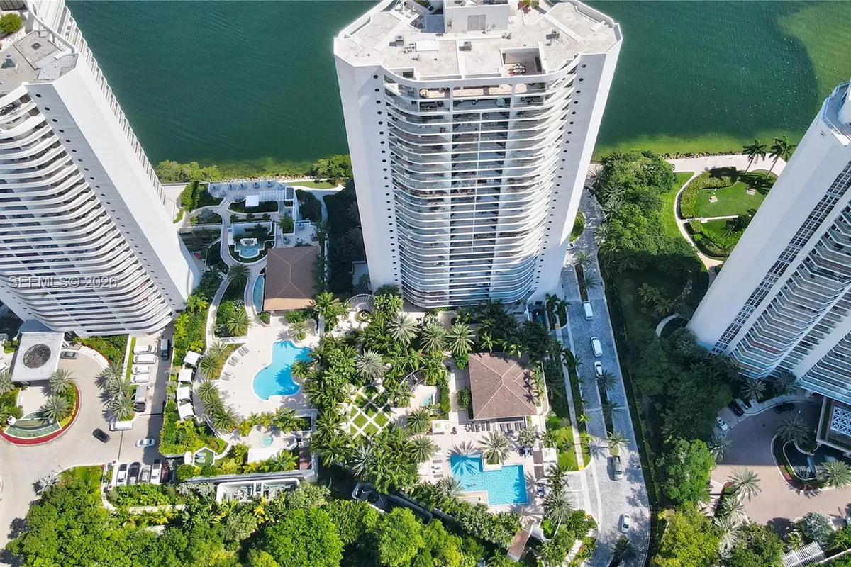 2800 Island Blvd, Aventura FL 33160