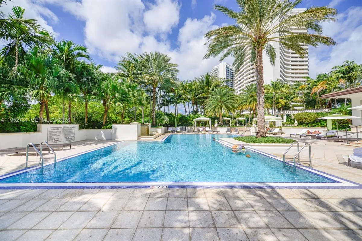 2800 Island Blvd, Aventura FL 33160