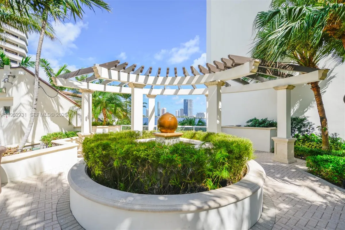 2800 Island Blvd, Aventura FL 33160