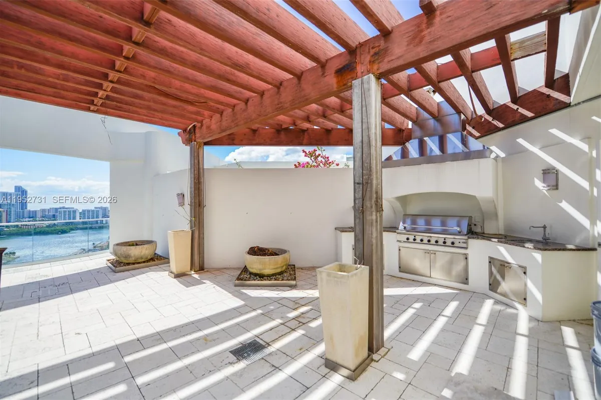 2800 Island Blvd, Aventura FL 33160